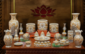 Đỉnh trên bàn thờ đặt ở đâu là đúng? Có phải tượng trưng cho ngọn núi tựa Sơn không?